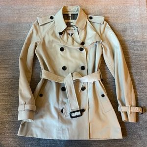 Burberry Women’s Size 6 Trench Coat